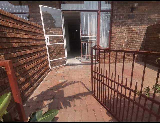 2 BEDROOM TOWNHOUSE FOR SALE IN THE HILL